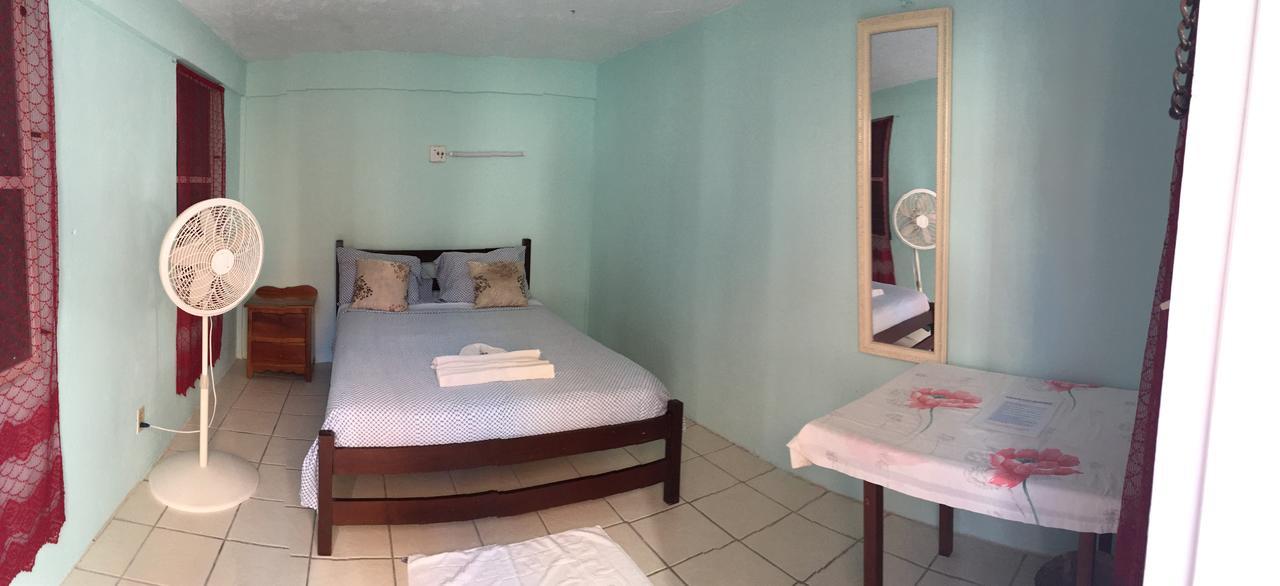 Blue Wave Guest House Caye Caulker Εξωτερικό φωτογραφία