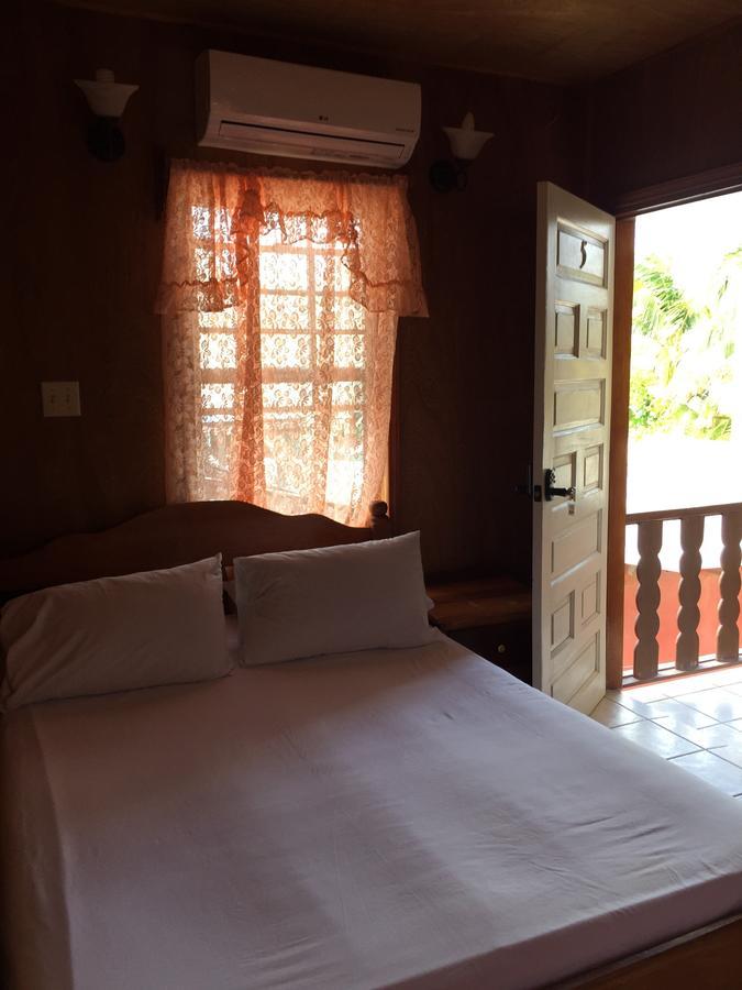 Blue Wave Guest House Caye Caulker Εξωτερικό φωτογραφία
